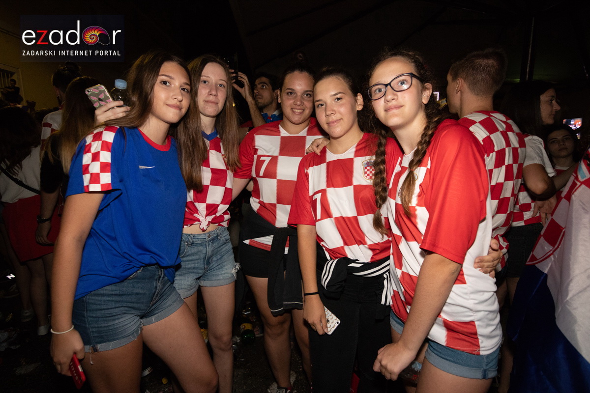 Čudesna noć: Velika fešta ulicama Zadra nakon plasmana Vatrenih u finale SP Čudesna noć: Velika fešta ulicama Zadra nakon plasmana Vatrenih u finale SP