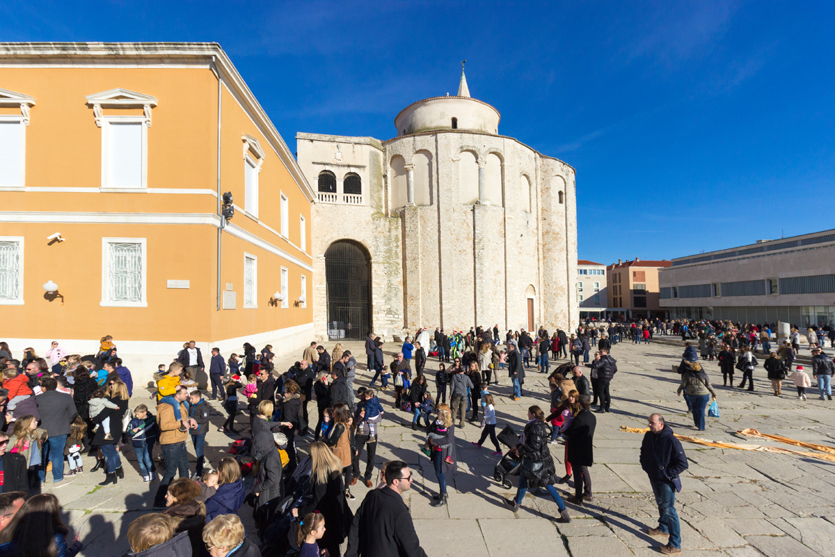 Badnjak 2016: Blagdanski đir po gradu 24. prosinca Badnjak 2016: Blagdanski đir po gradu 24. prosinca