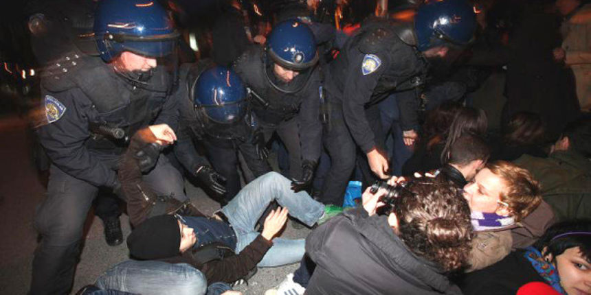 Interventna policija odnosila studente (Foto: Dnevnik.hr/Pixel)