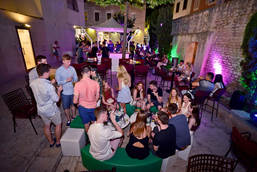 TEATRO BAR Otvorenje ljetne terase uz Violina energy performance TEATRO BAR Otvorenje ljetne terase uz Violina energy performance