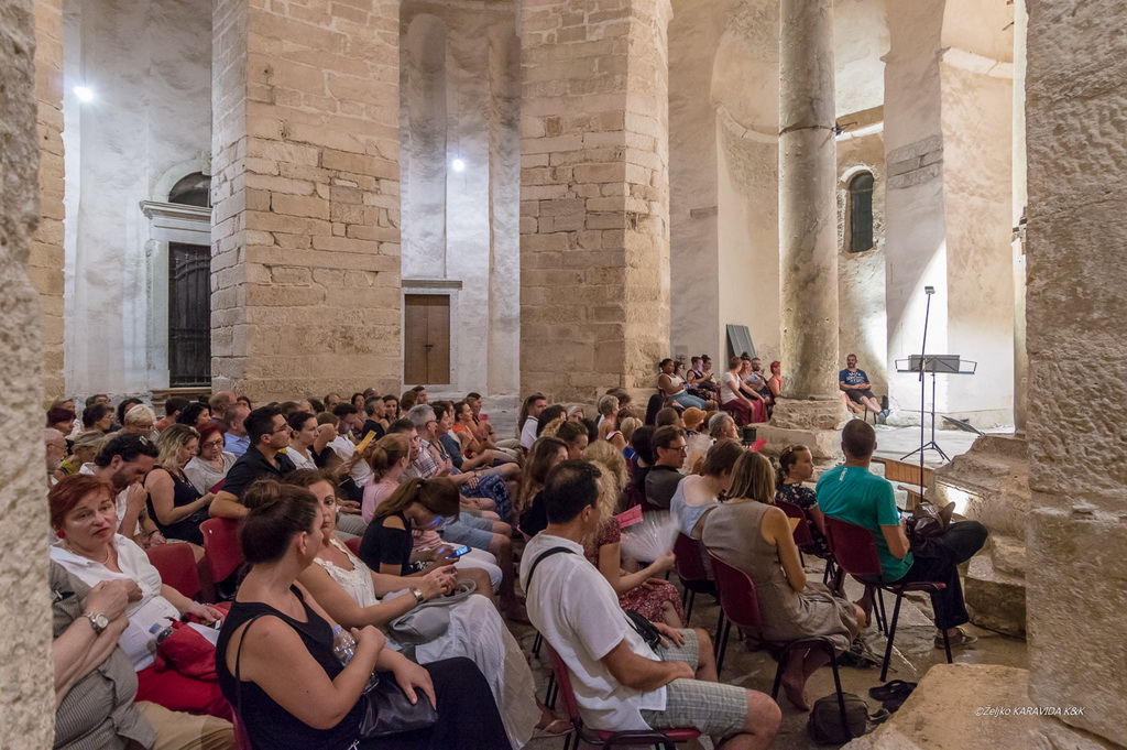 Violinist Martin Draušnik i gitarist Krešimir Bedek u Sv. Donatu izveli program “Paganini i gitara” Violinist Martin Draušnik i gitarist Krešimir Bedek u Sv. Donatu izveli program “Paganini i gitara”