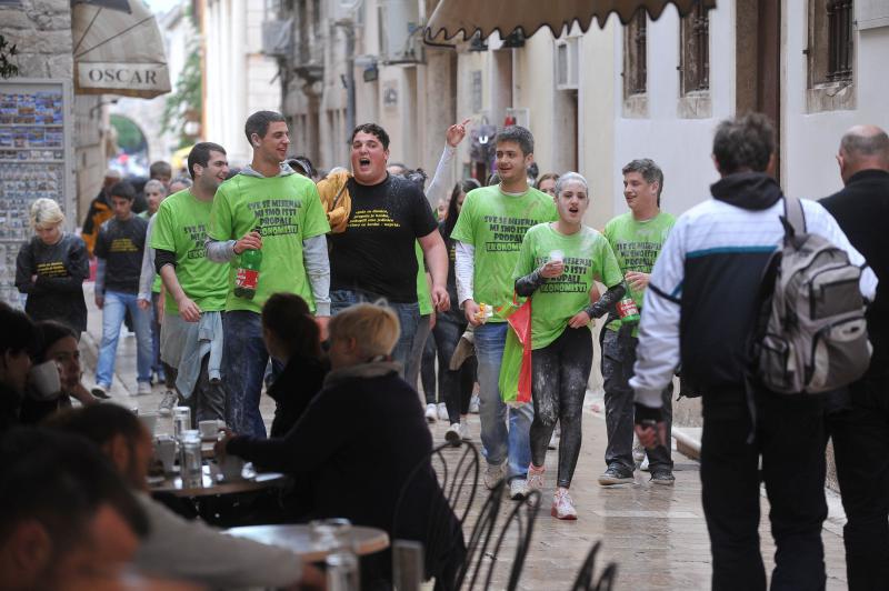 Ludijada zadarskih maturanata 16. svibnja 2014. Foto: Filip Brala/PIXSELL Ludijada zadarskih maturanata 16. svibnja 2014. Foto: Filip Brala/PIXSELL