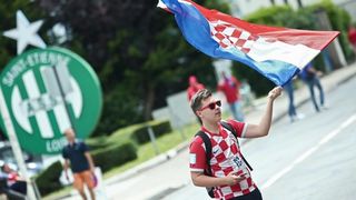 Hrvatski navijači okupirali Saint-Etienne pred utakmicu između Hrvatske i Češke. Photo: Sanjin Strukić/PIXSELL