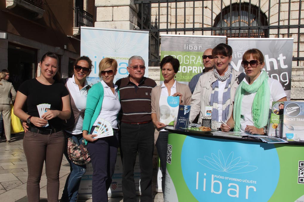 Sajam obrazovanja održan je na Narodnom trgu u organizaciji Pučkog otvorenog učilišta Erudio na kojem su se predstavili i partneri Poljoprivredna škola Stanko Ožanić, CISOK Zadar, Autoškola Zadar, POU Libar, POU Algebra, POU Zadar i dr. foto: Iva Perinči Sajam obrazovanja održan je na Narodnom trgu u organizaciji Pučkog otvorenog učilišta Erudio na kojem su se predstavili i partneri Poljoprivredna škola Stanko Ožanić, CISOK Zadar, Autoškola Zadar, POU Libar, POU Algebra, POU Zadar i dr. foto: Iva Perinči