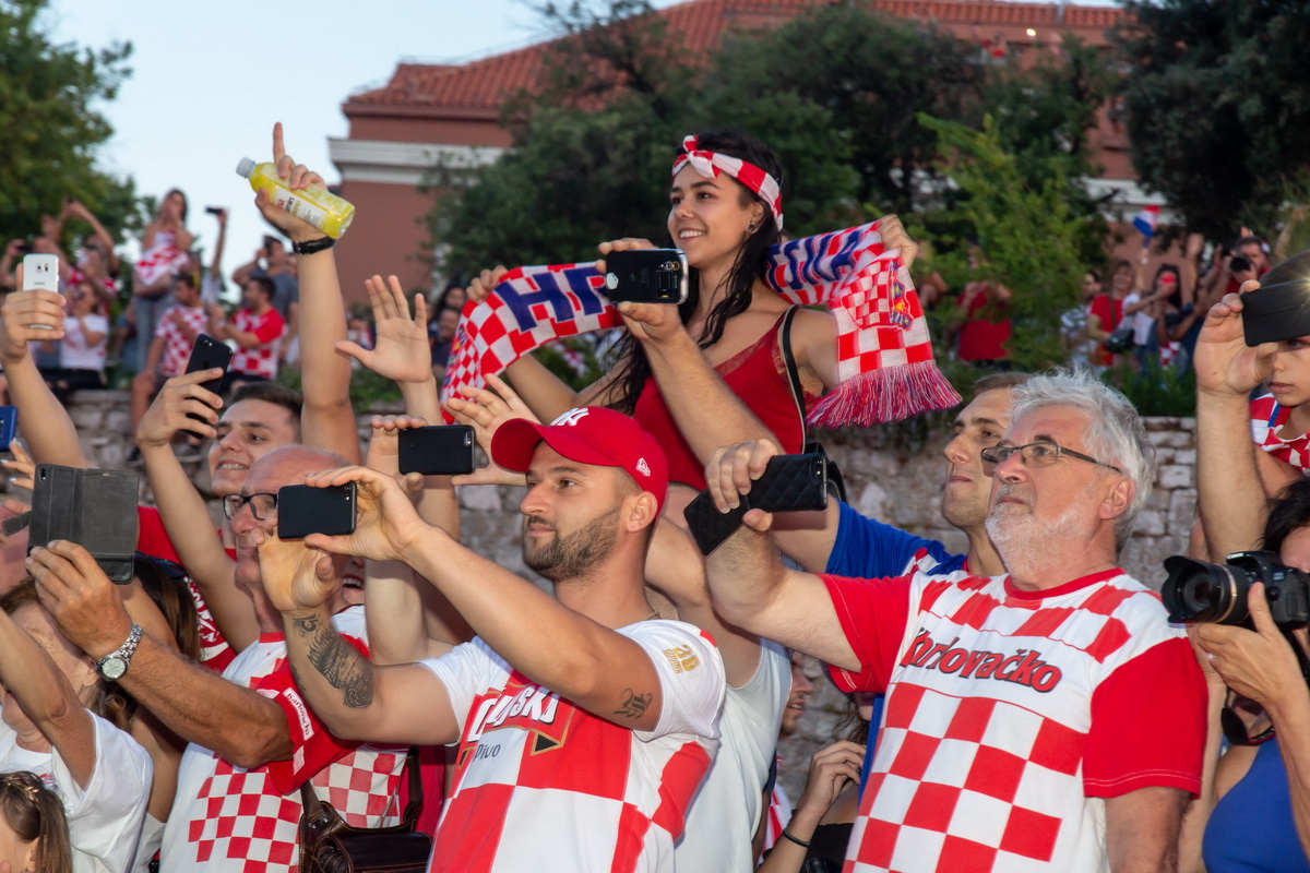 Veličanstven doček četvorice zadarskih Vatrenih od Gradskog mosta do Foruma