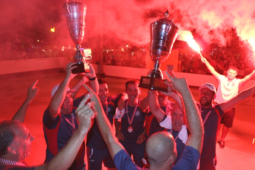 Boćari Marinića iz Viškova kod Rijeke osvojili boćarski Kup Hrvatske na završnom turniru u Viru Boćari Marinića iz Viškova kod Rijeke osvojili boćarski Kup Hrvatske na završnom turniru u Viru