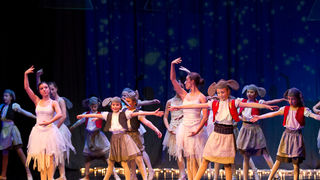 Plesna čestitka Zadarskog plesnog ansambla, Foto: Leo Banić Plesna čestitka Zadarskog plesnog ansambla, Foto: Leo Banić