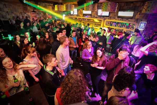 Mjesni Odbor u Maraschino Baru. Foto: Iva Perinčić Mjesni Odbor u Maraschino Baru. Foto: Iva Perinčić