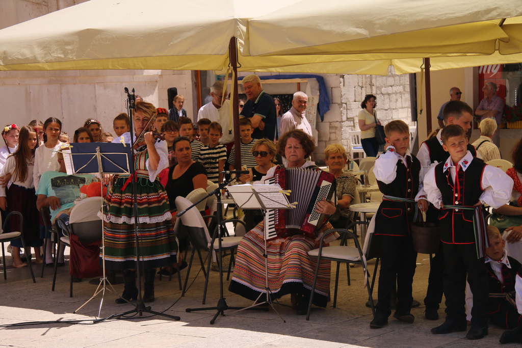 OŠ Zadarski otoci, učenici na Narodnom trgu