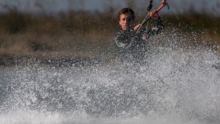 Zadar, 050411.
Nekoliko surfera iskoristilo je buru i suncan  dan za surfanje na plazi Zdrijac u Ninu.
Foto: Vladimir Ivanov / CROPIX