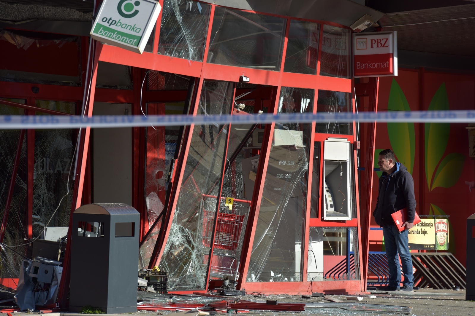Raznesen bankomat u sklopu Plodina na Žmirićima Raznesen bankomat u sklopu Plodina na Žmirićima