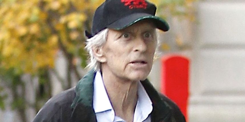 #5955311 Ill actor Michael Douglas lifts his spirits and gets some fresh air while walking his dog in New York, New York on October 26, 2010
Douglas has been battling throat cancer for the past few months now with chemotherapy and radiation session which #5955311 Ill actor Michael Douglas lifts his spirits and gets some fresh air while walking his dog in New York, New York on October 26, 2010
Douglas has been battling throat cancer for the past few months now with chemotherapy and radiation session which