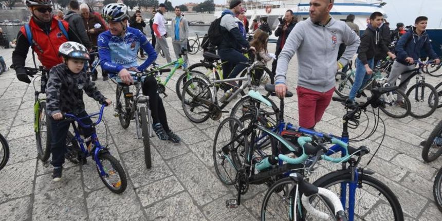 Branimirova obala: Start tradicionalne Božićne biciklijade Zadar-Vir. Foto: Dino Stanin/PIXSELL Branimirova obala: Start tradicionalne Božićne biciklijade Zadar-Vir. Foto: Dino Stanin/PIXSELL