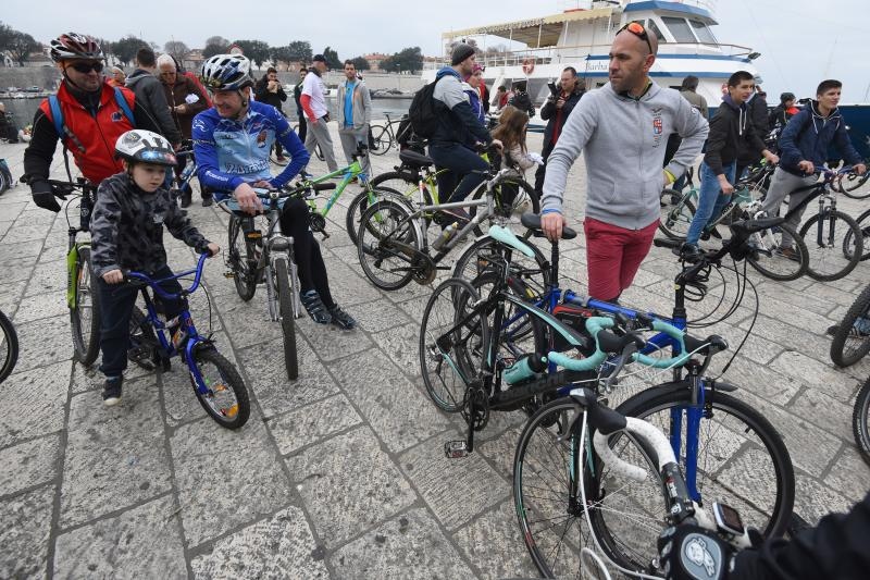 Branimirova obala: Start tradicionalne Božićne biciklijade Zadar-Vir. Foto: Dino Stanin/PIXSELL
