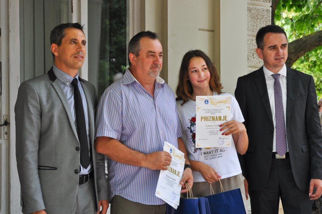 Zamjenik župana primio nagrađene učenike Zamjenik župana primio nagrađene učenike