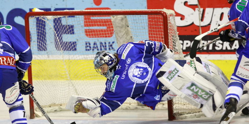Zagreb, 241010. Dom sportova, Trg Kresimira Cosica. Susret 14. kola EBEL lige. Medvescak – Jesenice. Na fotografiji: Robert Kristan. Foto: Ronald Gorsic / CROPIX Zagreb, 241010. Dom sportova, Trg Kresimira Cosica. Susret 14. kola EBEL lige. Medvescak – Jesenice. Na fotografiji: Robert Kristan. Foto: Ronald Gorsic / CROPIX