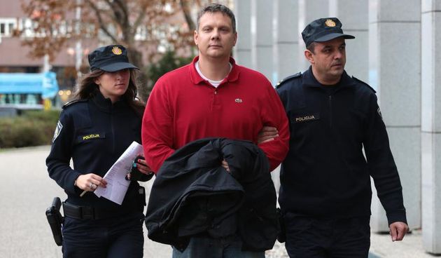 21.10.2013., Zagreb – Dovodjenje bivseg clana Uprave HAC-a Josipa Sapunara na ispitivanje u DORH. Photo: Zarko Basic/PIXSELL Autor  Zarko Basic KLJUČNE RIJEČI  istraga, gospodarski kriminal, HAC, DORH, Josip Sapunar, sud, privodjenje