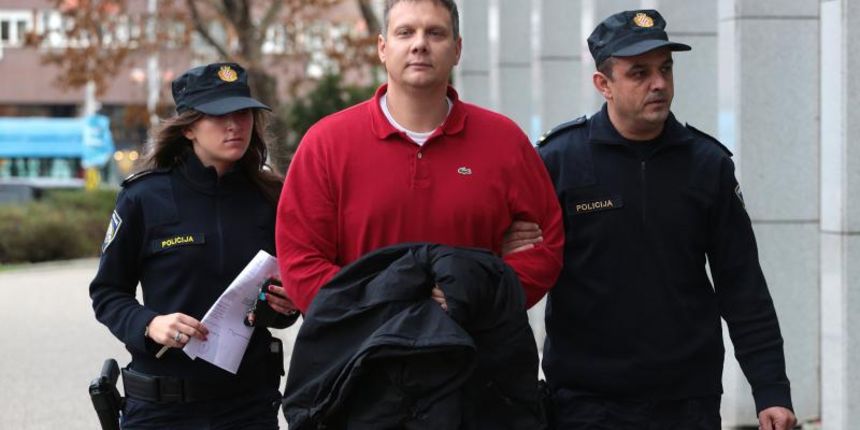 21.10.2013., Zagreb – Dovodjenje bivseg clana Uprave HAC-a Josipa Sapunara na ispitivanje u DORH. Photo: Zarko Basic/PIXSELL Autor Zarko Basic KLJUČNE RIJEČI istraga, gospodarski kriminal, HAC, DORH, Josip Sapunar, sud, privodjenje 21.10.2013., Zagreb – Dovodjenje bivseg clana Uprave HAC-a Josipa Sapunara na ispitivanje u DORH. Photo: Zarko Basic/PIXSELL Autor Zarko Basic KLJUČNE RIJEČI istraga, gospodarski kriminal, HAC, DORH, Josip Sapunar, sud, privodjenje