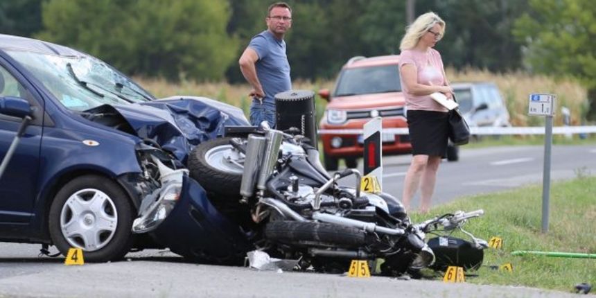 VIDEO I FOTO Danas se u Drnju kraj Koprivnice dogodila teška prometna nesreća, poginuo je motociklist VIDEO I FOTO Danas se u Drnju kraj Koprivnice dogodila teška prometna nesreća, poginuo je motociklist