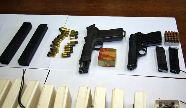 Presica PU Zadarske povodom zapljene 10 kg heroina
Zapljenjeni heroin, dva pistolja 9mm, streljivo, eksploziv s detonatorima na daljinsko detoniranje