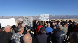 Pag: Prosvjed protiv ilegalnih berača samoniklog bilja, Foto: Filip Brala/PIXSELL