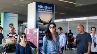 Slavna glumica Monica Bellucci sletjela je u Zracnu luku Dubrovnik letom Easy Jeta iz Pariza. Photo: Grgo Jelavic/PIXSELL Slavna glumica Monica Bellucci sletjela je u Zracnu luku Dubrovnik letom Easy Jeta iz Pariza. Photo: Grgo Jelavic/PIXSELL