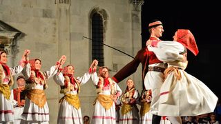 Nastup ansambla Lado ispred crkve sv. Marije ; foto Iva Perinčić Nastup ansambla Lado ispred crkve sv. Marije ; foto Iva Perinčić