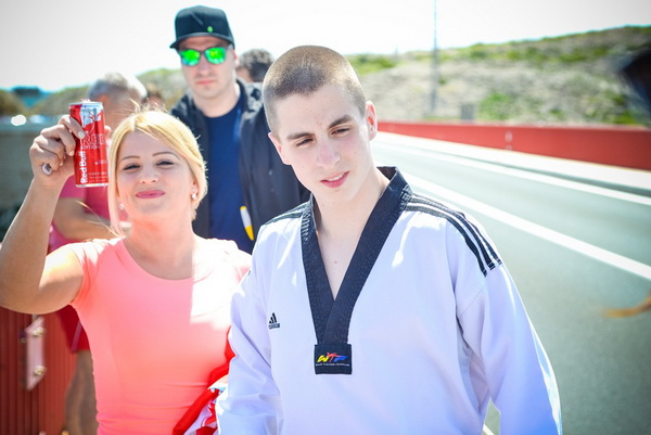 Mario Možnik i njegovi kolege sportaši otvorili su sezonu Bungee Jumpinga sa starog Masleničkom mosta