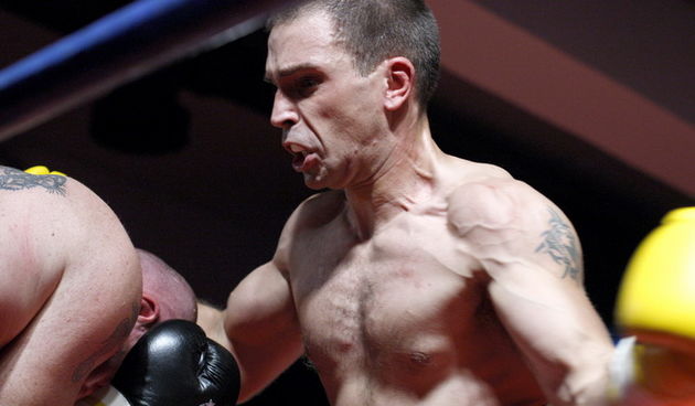 Zadar, 230910
U Fitness klubu Omnia u Zadru odrzani boksacki mecevi izmedju Hrvatskih i Madjarskih boksaca. Na slici Ivan Jukic iz Zadra i madjar Mihalj Halas.
Foto: Jure Miskovic / CROPIX