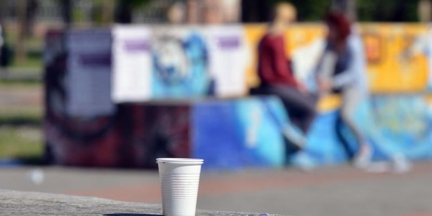 Park mladih omiljeno je okupljaliste varazdinskih srednjoskolaca. Photo: Marko Jurinec/PIXSELL
