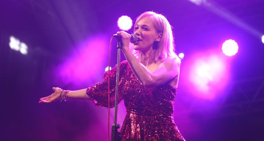 Popularna Jelena Rozga hitovima raspjevala posjetitelje Porcijunkulova