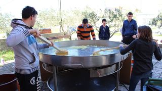 Udruga mladih Ploče i Dračevca uredila stari zog i počastila rižotom