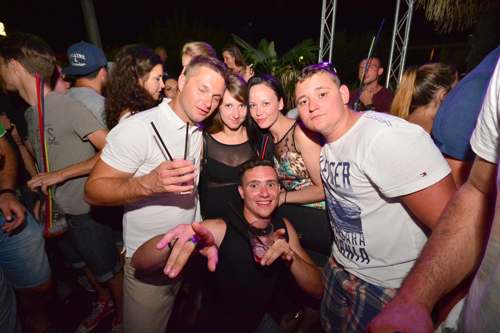 Subotnja zabava u Noštromo i Vagabundo barovima na Viru ; foto Iva Perinčić