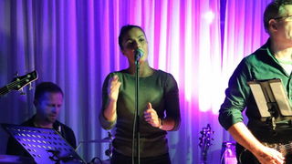 Songbusters i Elena Stella @ Famous Beach Bar & Grill Songbusters i Elena Stella @ Famous Beach Bar & Grill