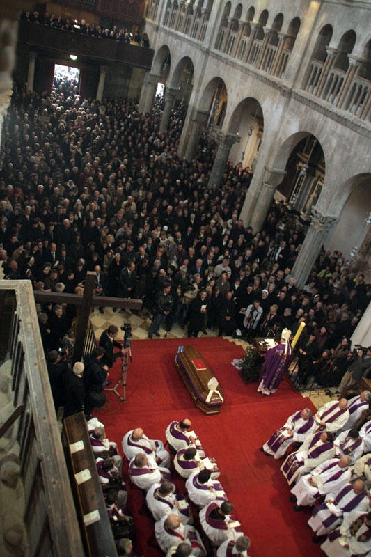Posljednji ispraćaj nadbiskupa Marijana Oblaka