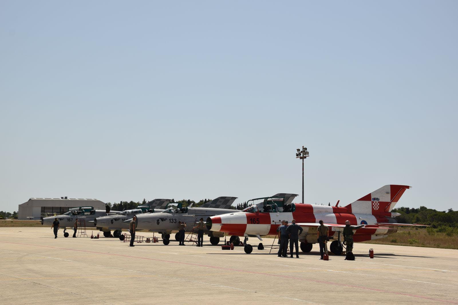 Pozdravni prelet MiG-ova iznad zadarskog kanala Pozdravni prelet MiG-ova iznad zadarskog kanala