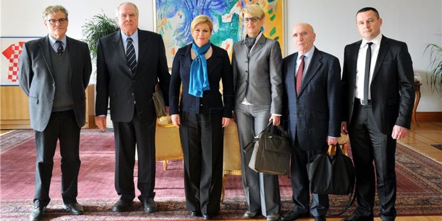 Stručnjaci kod Grabar Kitarović, Foto: Hina Stručnjaci kod Grabar Kitarović, Foto: Hina