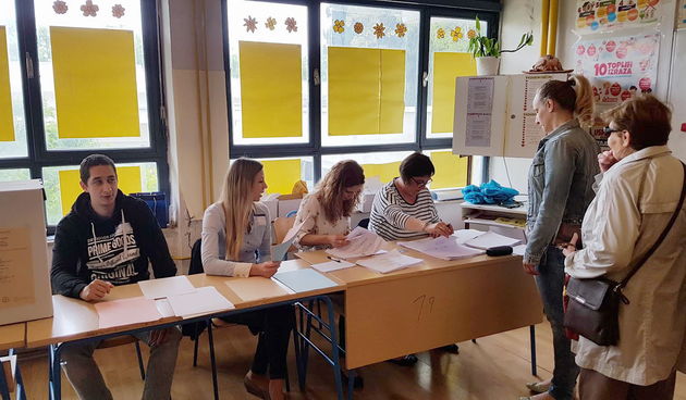 Lokalni izbori 2017. – Glasovanje u OŠ Šimuna Kožićića Benje