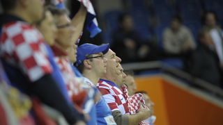 Vrsac, 160112.
Europsko prvenstvo u rukometu u Srbiji.
Prvo kolo, utakmica izmedju Hrvatske i Islanda.
Na slici: Hrvatski navijaci.
Foto: Drazen Aleksic / CROPIX Vrsac, 160112.
Europsko prvenstvo u rukometu u Srbiji.
Prvo kolo, utakmica izmedju Hrvatske i Islanda.
Na slici: Hrvatski navijaci.
Foto: Drazen Aleksic / CROPIX