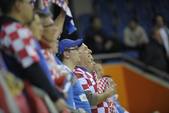 Vrsac, 160112.
Europsko prvenstvo u rukometu u Srbiji.
Prvo kolo, utakmica izmedju Hrvatske i Islanda.
Na slici: Hrvatski navijaci.
Foto: Drazen Aleksic / CROPIX Vrsac, 160112.
Europsko prvenstvo u rukometu u Srbiji.
Prvo kolo, utakmica izmedju Hrvatske i Islanda.
Na slici: Hrvatski navijaci.
Foto: Drazen Aleksic / CROPIX