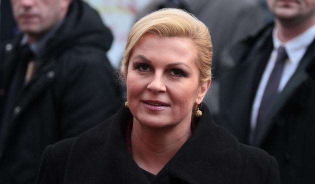 Predsjednica RH Kolinda Grabar-Kitarovic u sluzbenom posjetu Bosni i Hercegovini. Prosetala se gradom i nakratko se zaustavila ispred Pravoslavne crkve, fotografirala se ispred Katedrale i ispred Gazi Husrev – begove dzamije. Domacini prilikom setnje grad