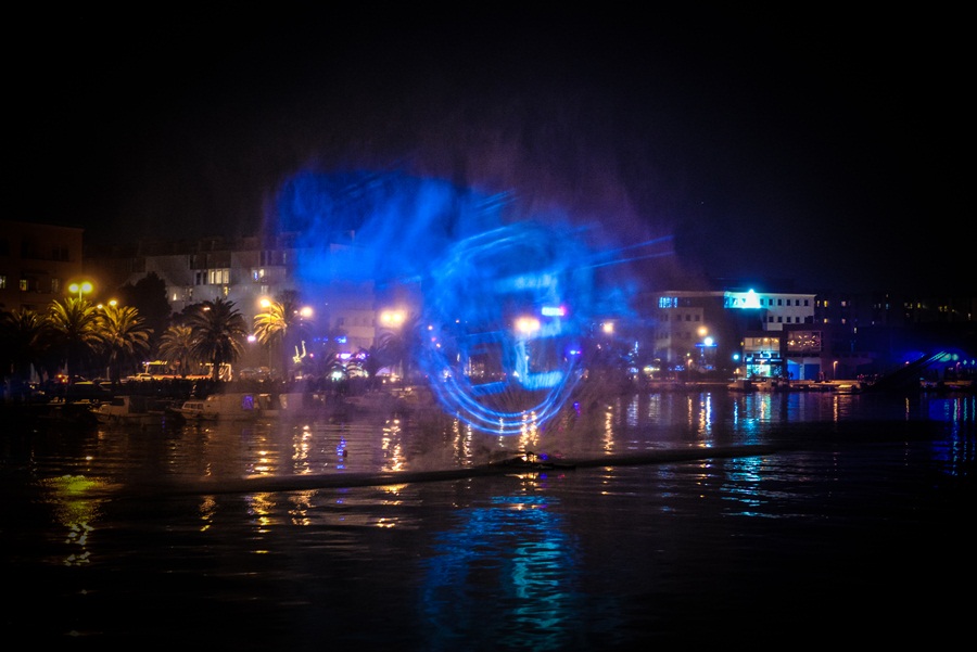 Zadrani oduševljeni hologramskim božićnim drvcem