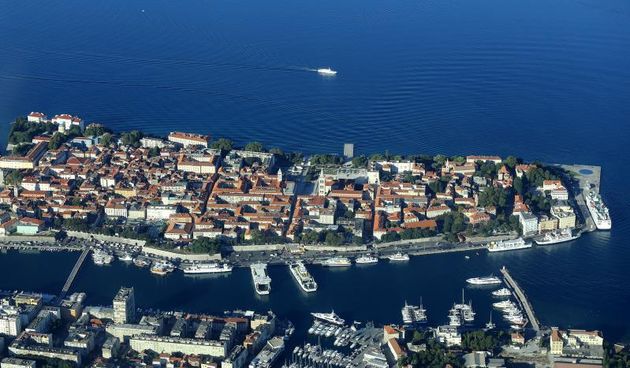01.08.2013., Zadar – Fotografije panoramskog leta od Zadra do Medulina. Photo: Filip Brala/PIXSELL Autor  Filip Brala/PIXSELL KLJUČNE RIJEČI  let, panorama, grad Zadar, zracni snimak, Jadran, arhipelag, more, avion