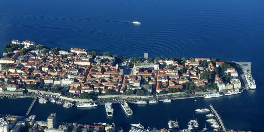 01.08.2013., Zadar – Fotografije panoramskog leta od Zadra do Medulina. Photo: Filip Brala/PIXSELL Autor  Filip Brala/PIXSELL KLJUČNE RIJEČI  let, panorama, grad Zadar, zracni snimak, Jadran, arhipelag, more, avion
