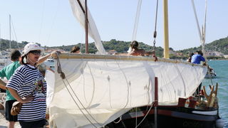 Murter, 021011.
U Murteru odrzana tradicionalna regata brodica ” Latinsko idro” gdje je sudjelovalo sedamdesetak posada.
Na slici: pripreme pred regatu.
Foto: Jadran Babic / CROPIX Murter, 021011.
U Murteru odrzana tradicionalna regata brodica ” Latinsko idro” gdje je sudjelovalo sedamdesetak posada.
Na slici: pripreme pred regatu.
Foto: Jadran Babic / CROPIX