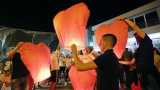 U Vodicama pušteni lampioni za tragično stradale vatrogasce na Kornatima U Vodicama pušteni lampioni za tragično stradale vatrogasce na Kornatima