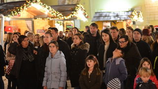 Advent u Zadru: Pavel raspjevao i rasplesao Zadrane na Trgu Petra Zoranića. Foto: Iva Perinčić Advent u Zadru: Pavel raspjevao i rasplesao Zadrane na Trgu Petra Zoranića. Foto: Iva Perinčić