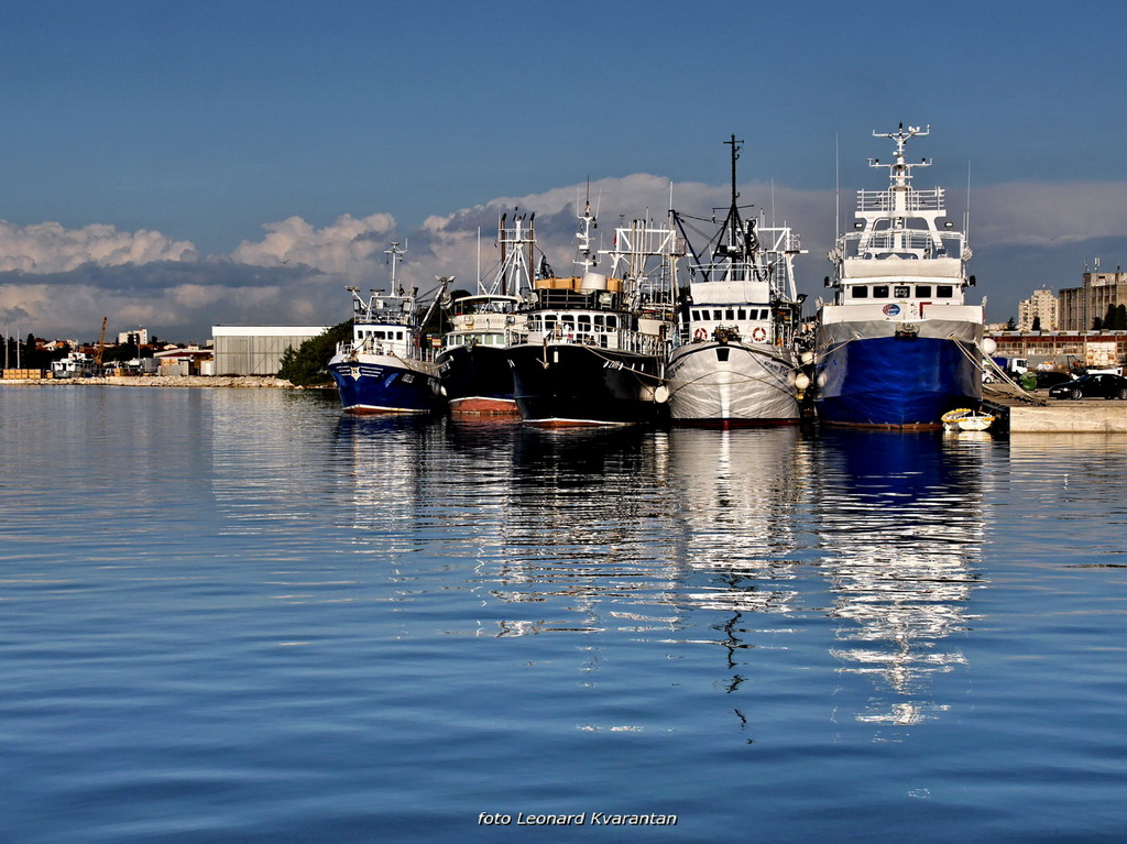 Svitanje i rano jutro u novoj luci Gaženica