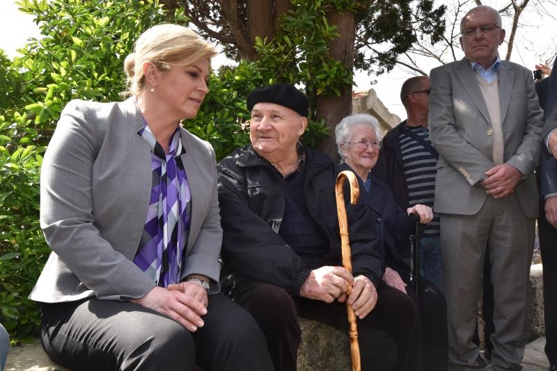 Predsjednica Grabar Kitarović posjetila otok Ist. Foto: Dino Stanin/PIXSELL