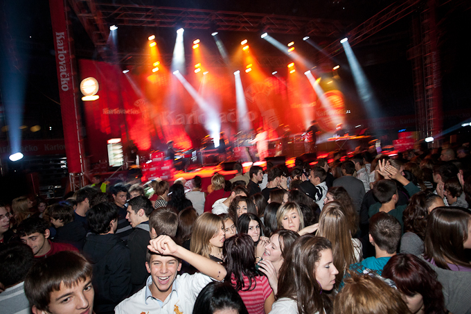 Karlovacko live: Halid Beslic i Crvena jabuka u dvorani Kresimir Cosic u Zadru, Foto: Leo Banic Karlovacko live: Halid Beslic i Crvena jabuka u dvorani Kresimir Cosic u Zadru, Foto: Leo Banic